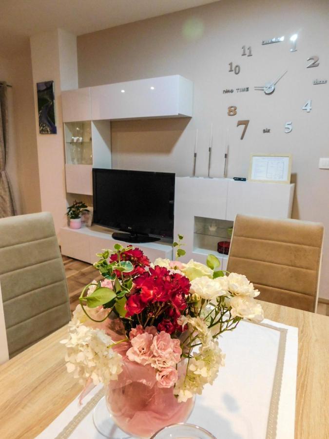 Apartman Lara Otočac Buitenkant foto