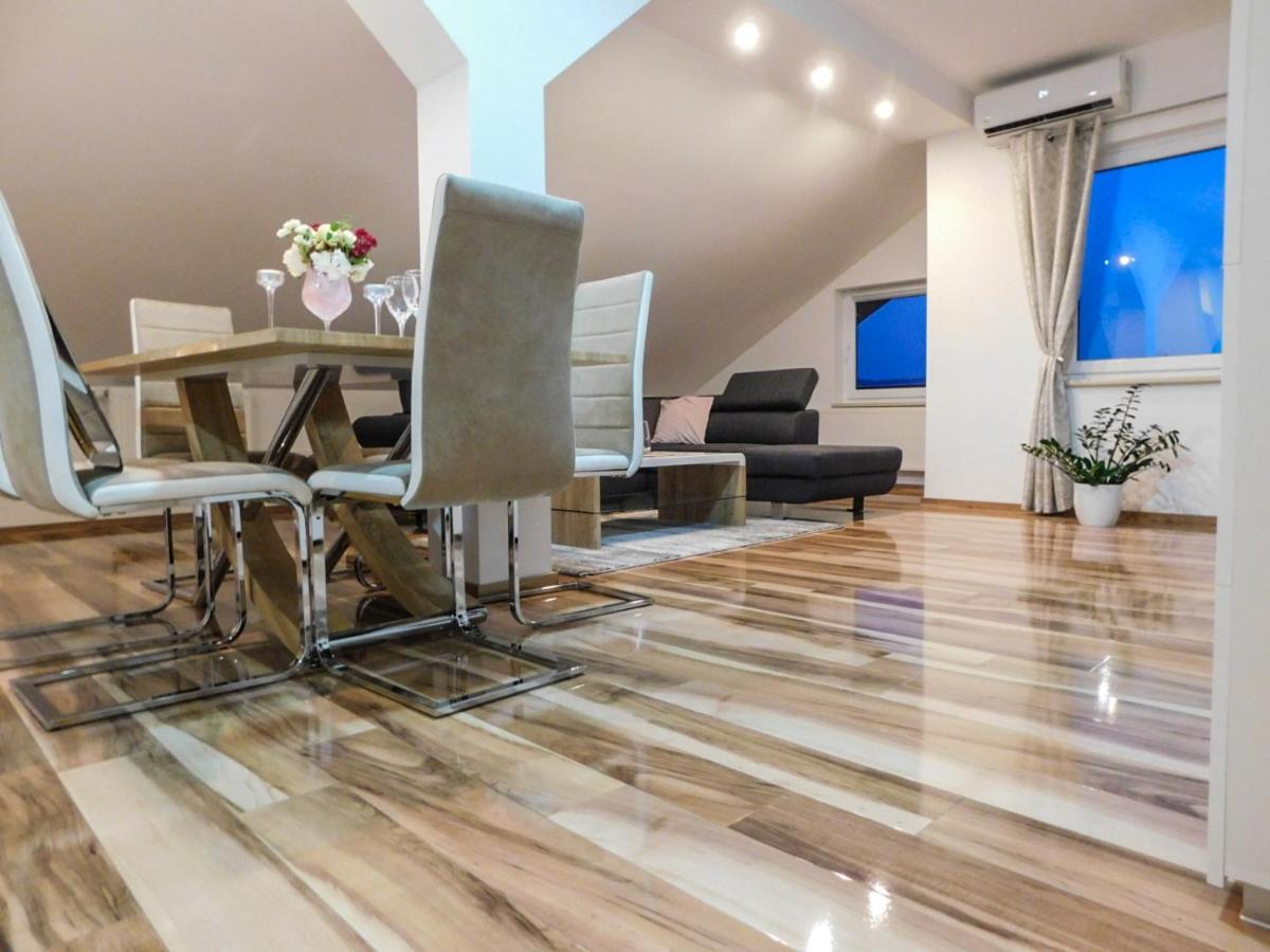 Apartman Lara Otočac Buitenkant foto