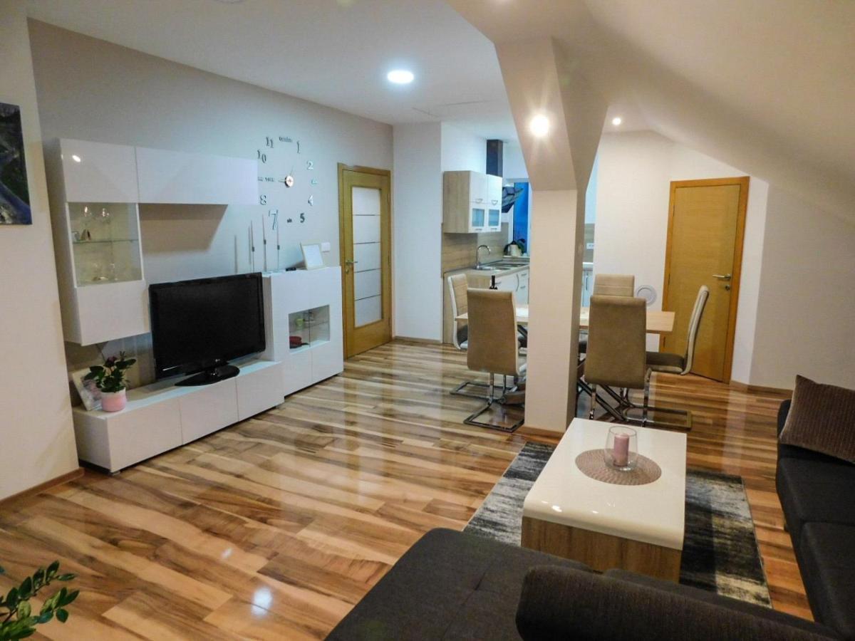 Apartman Lara Otočac Buitenkant foto