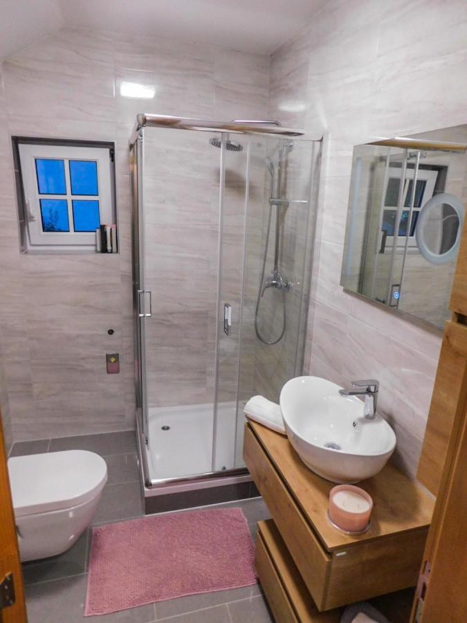 Apartman Lara Otočac Buitenkant foto