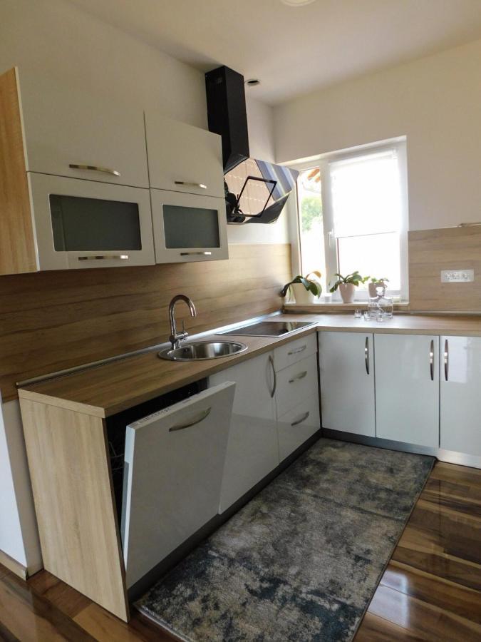 Apartman Lara Otočac Buitenkant foto