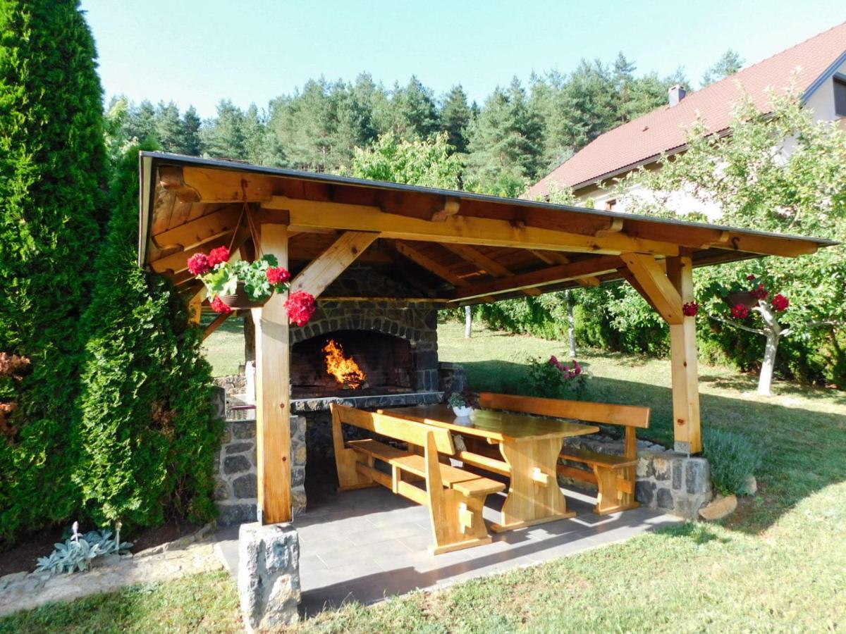 Apartman Lara Otočac Buitenkant foto