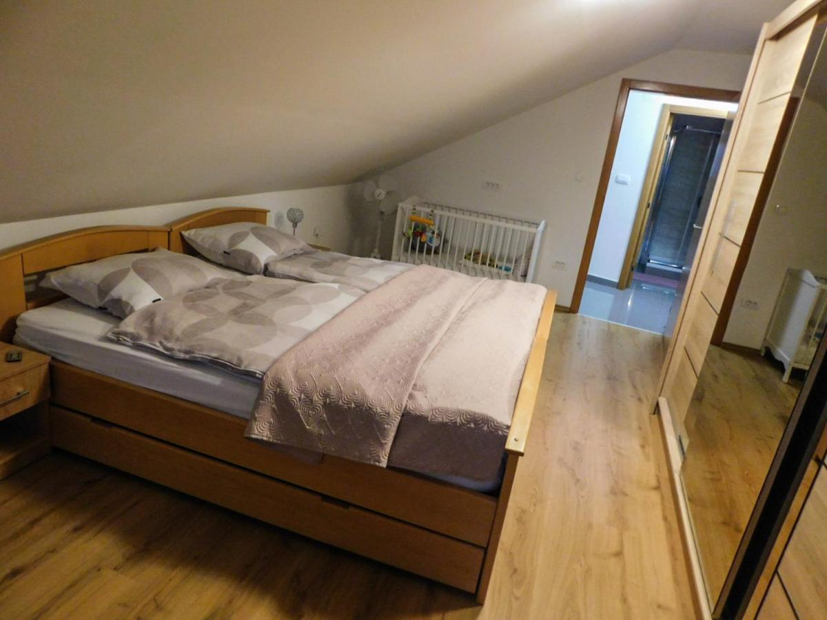Apartman Lara Otočac Buitenkant foto