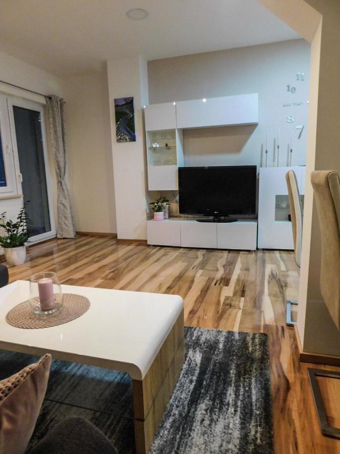 Apartman Lara Otočac Buitenkant foto