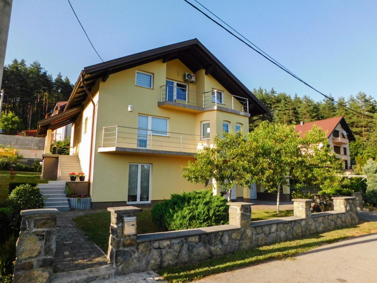 Apartman Lara Otočac Buitenkant foto