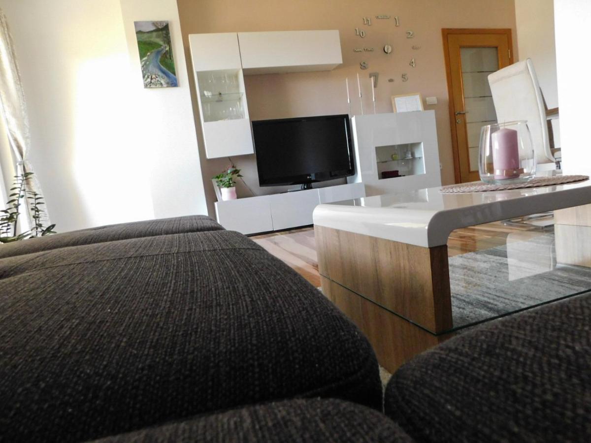 Apartman Lara Otočac Buitenkant foto