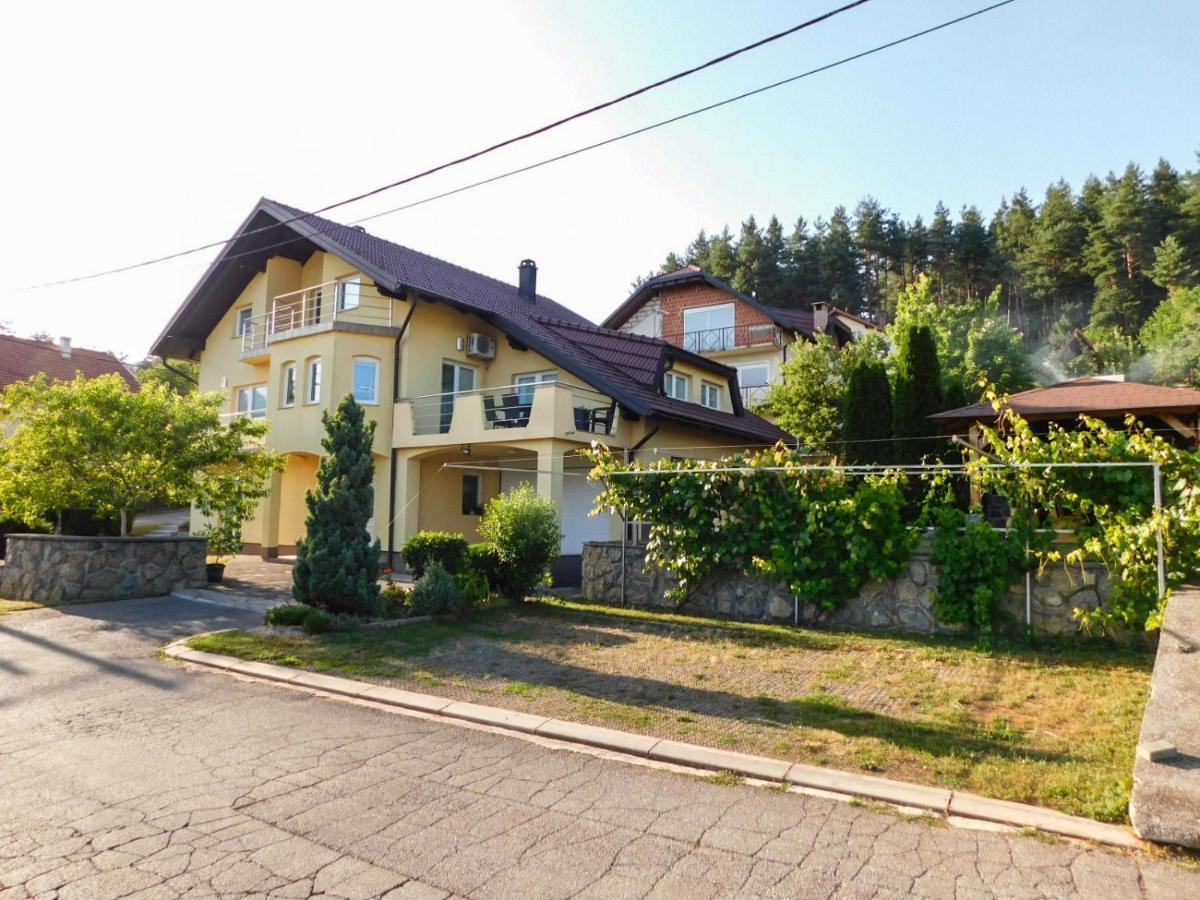 Apartman Lara Otočac Buitenkant foto