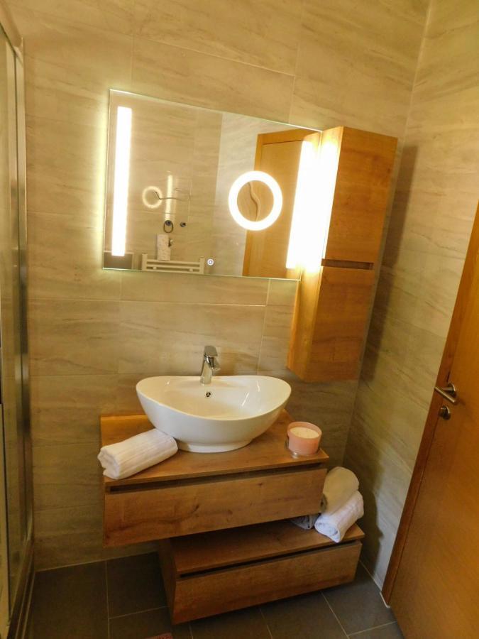 Apartman Lara Otočac Buitenkant foto